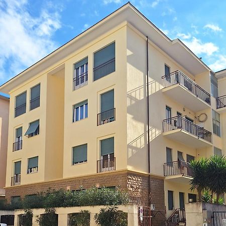 Faby & Fra Apartments 利沃诺 外观 照片